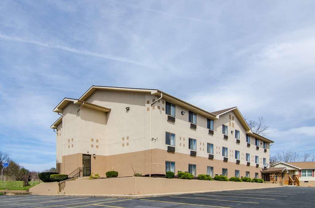 Motel 6-Montoursville, Pa - Williamsport Bagian luar foto